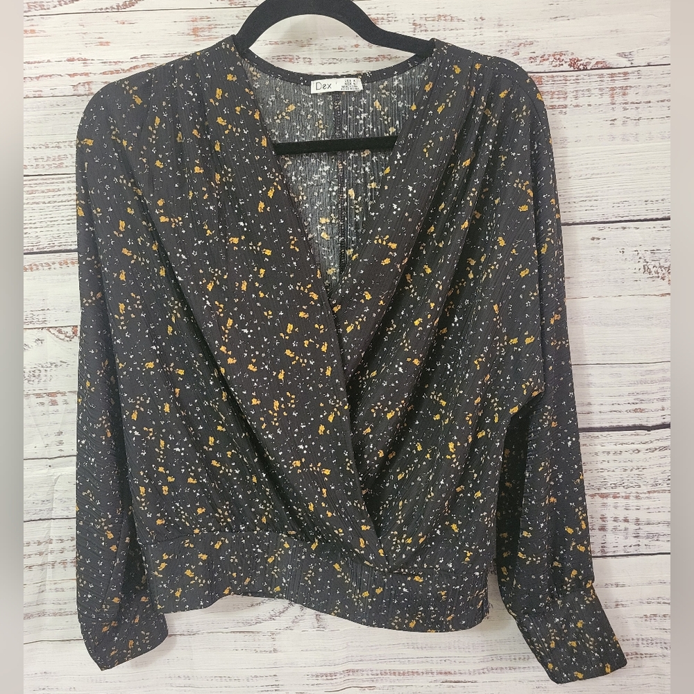 Dex M Wrap Style Top - Picture 2 of 6